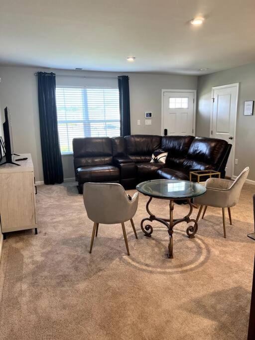 Family Friendly 4Br Home Near Ft Gregg Adams Vsu 彼得斯堡 外观 照片